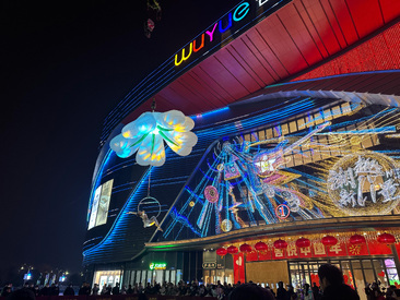 溧阳吾悦广场空中芭蕾表演